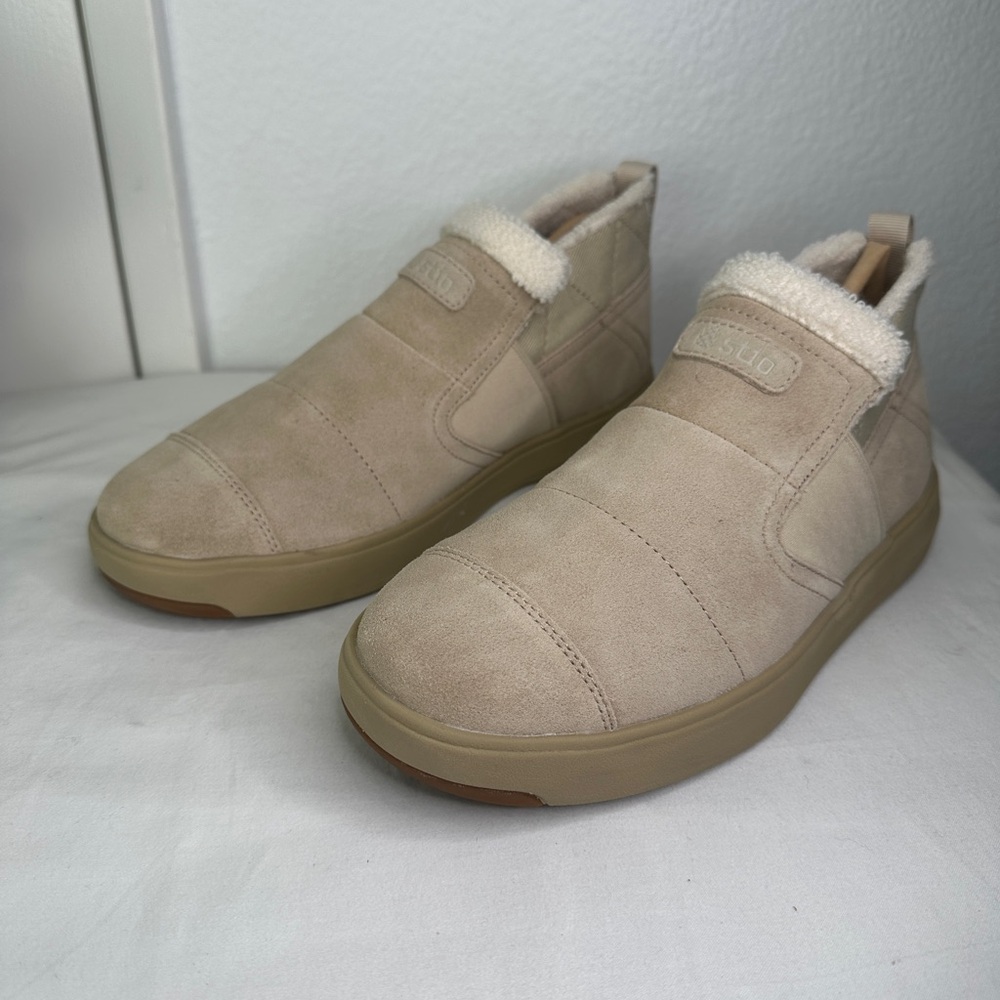 Stio Women's Tan Slip-On Shoes